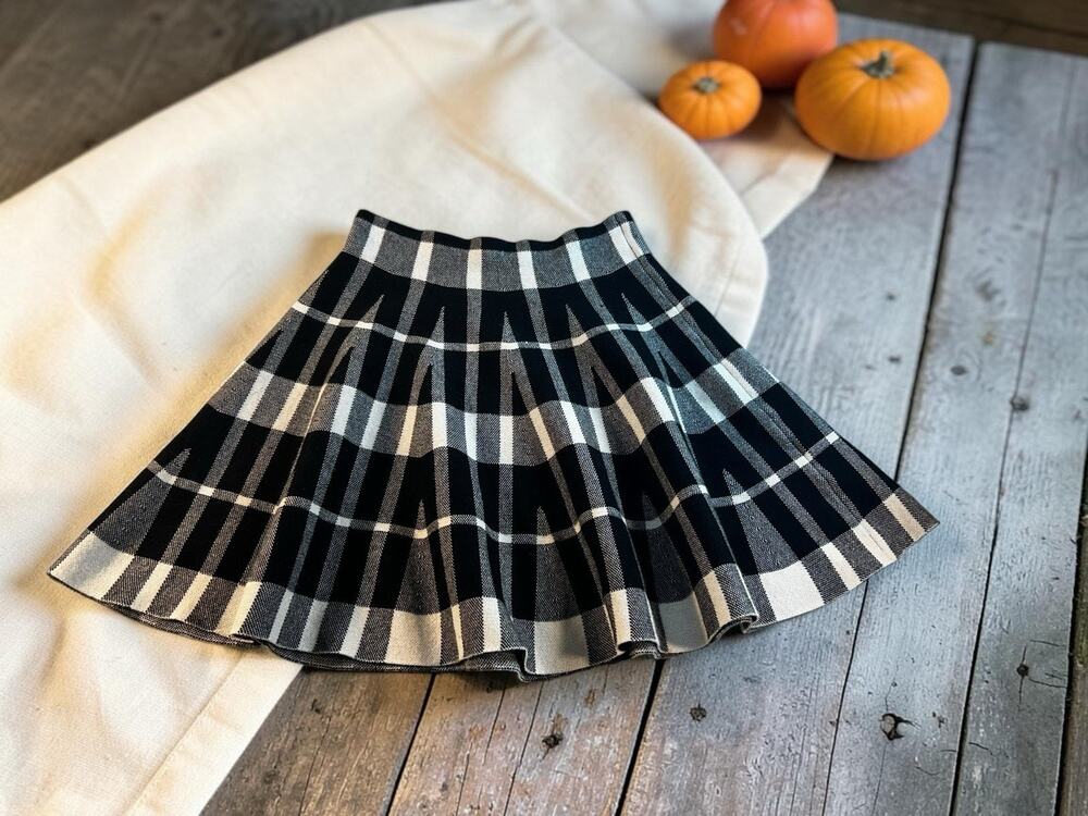 Hesperus Sweater Skater Skirt Women's Sz M Black White Plaid Soft Autumn Skirts